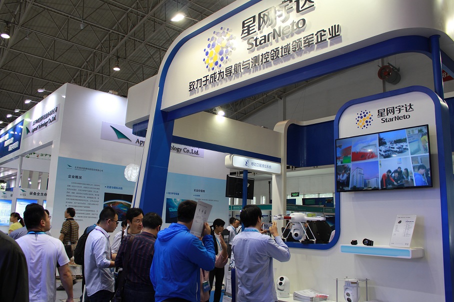 �۷�ʢ�� ȺӢ���͡�����˹�������ʮ���������չ