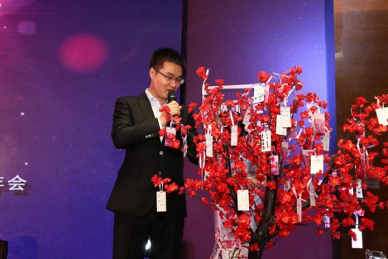 ��˹��--ȫ�����ݻ�����Ϸƽ̨