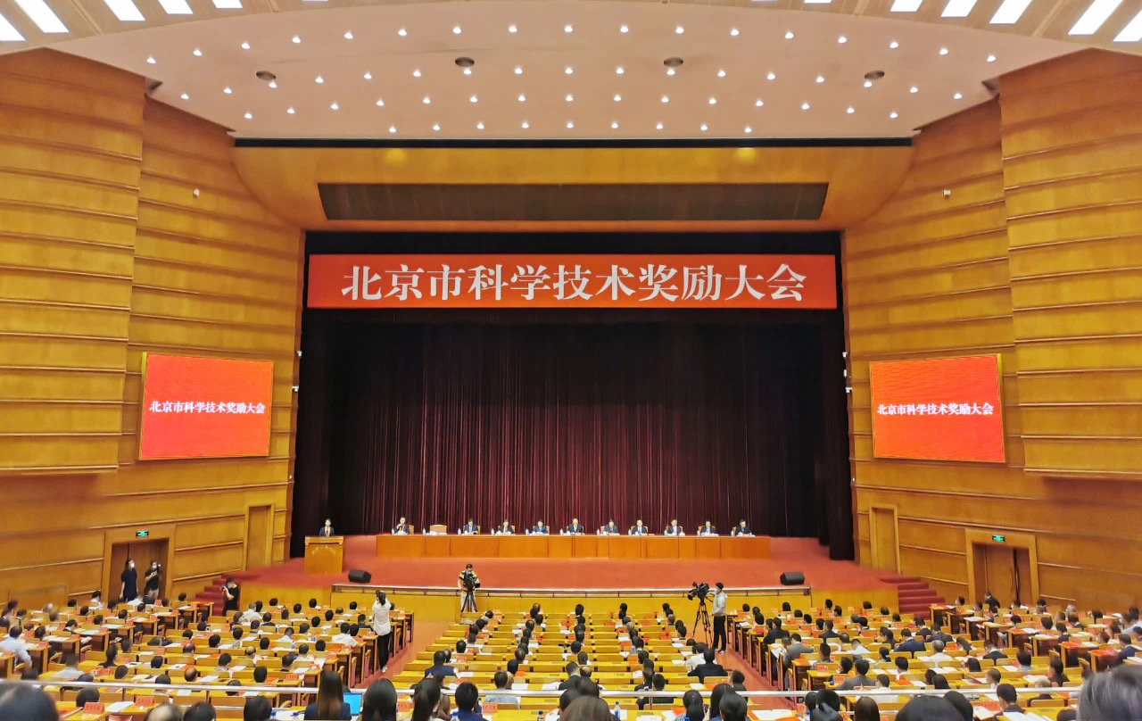 ��˹��--ȫ�����ݻ�����Ϸƽ̨